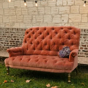 Banquette style napoléon III vieux rose pour mariage romantique chic