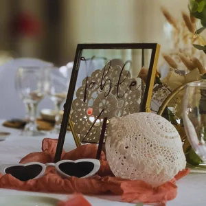 Cadre double verre doré pour numéro de table, menu ou signalétique de mariage ou anniversaire