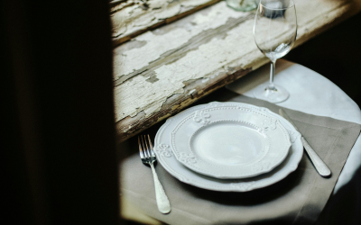 Vin rouge, casse et caution : comment louer du matériel sans stress ?